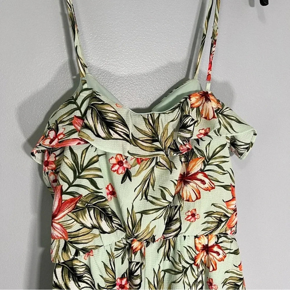 Green Floral Romper Junior’s Size Small Lined City Triangles Ruffle Neck & Trim - Picture 7 of 8